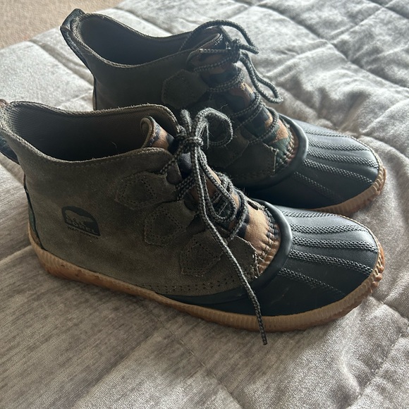 SOREL Camo Ankle Booties 100% waterproof size 9 EUC - Picture 3 of 9